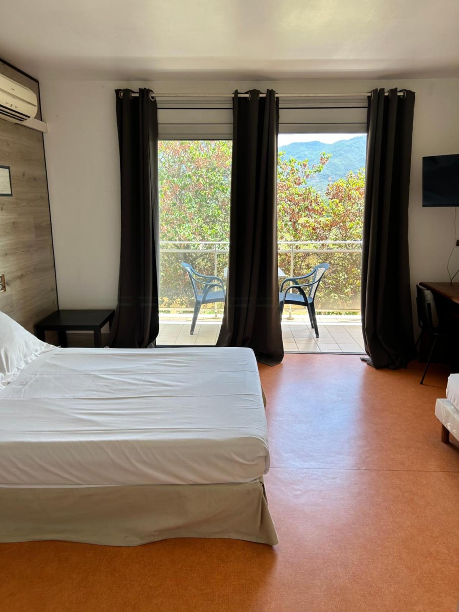 Hotel La Garenne Tresserre Eksteriør billede